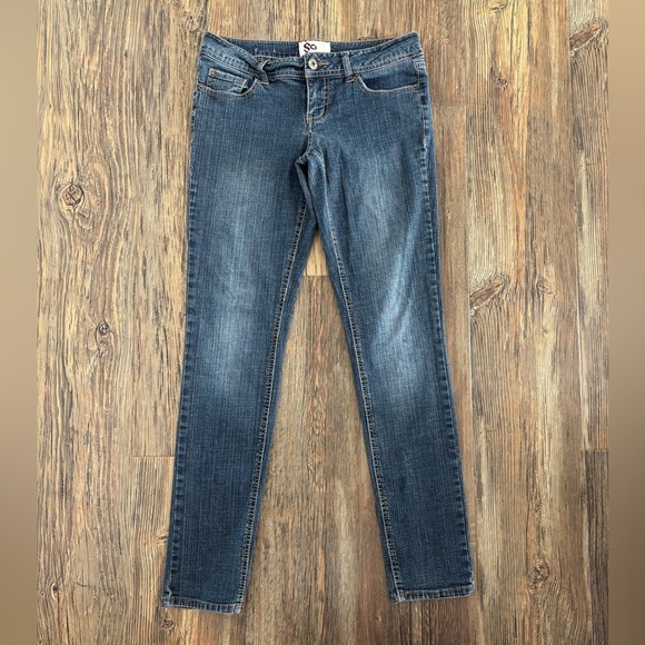 SO Beta Skinny Jeans Womens Juniors 7 Average Blue Denim Dark Wash Embroidered - Picture 2 of 13